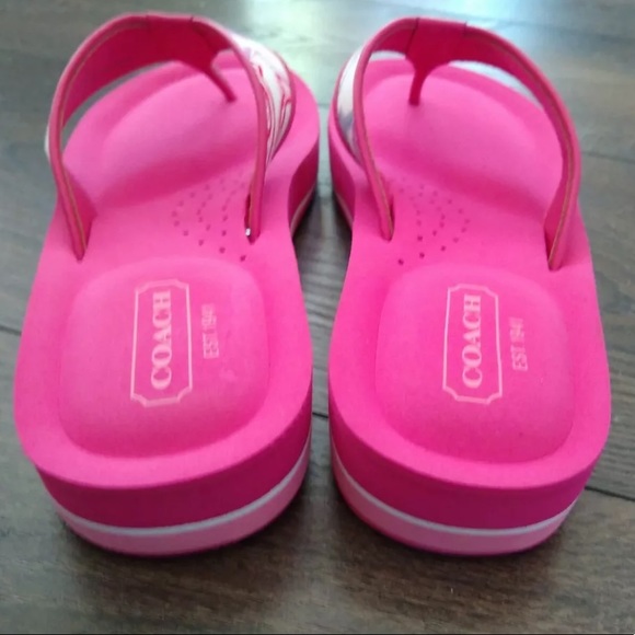 ๐ธNWOT Coach Jolie Signature Flip Flop Sandals๐ธ - Picture 4 of 8